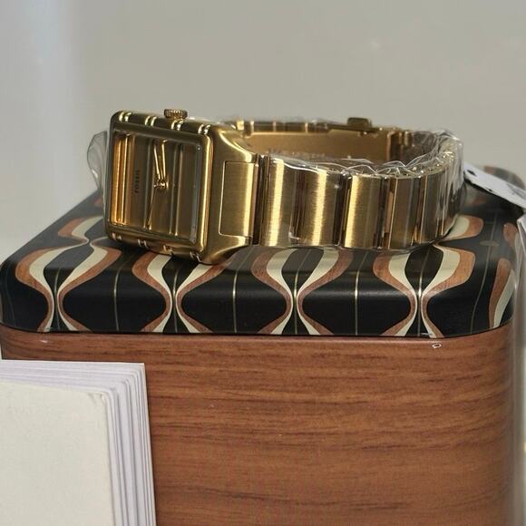 Fossil Raquel ES5389 — All-Gold Tone, 23 mm Rectangular - Picture 5 of 17